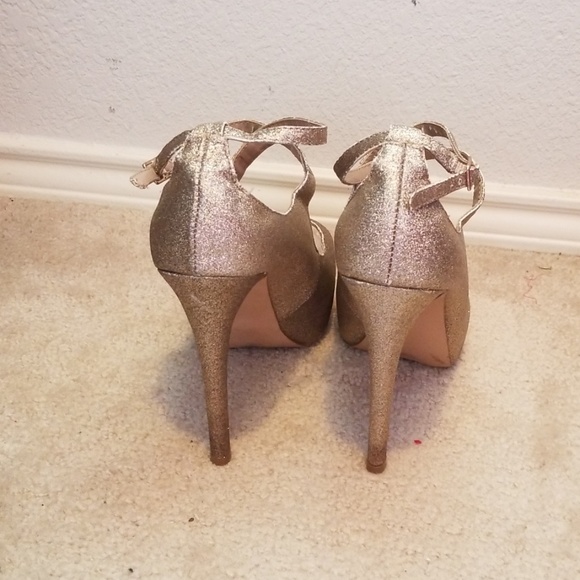 Shoes - Picture 4 of 4